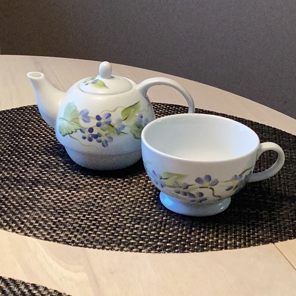 Tea for One Service - Picture 2 of 3